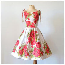 Charger l'image dans la galerie, 1950s - Stunning Spaghetti Straps Poppies Dress - W24 (60cm)
