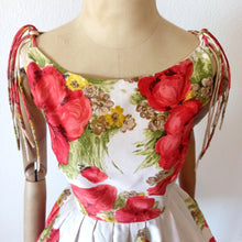 Charger l'image dans la galerie, 1950s - Stunning Spaghetti Straps Poppies Dress - W24 (60cm)