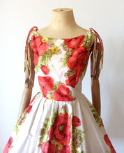 Charger l'image dans la galerie, 1950s - Stunning Spaghetti Straps Poppies Dress - W24 (60cm)