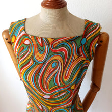 Carica l'immagine nel visualizzatore di Gallery, 1960s - Groovy Colors Rayon Dress - W32 (82cm)
