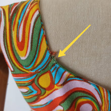 Carica l'immagine nel visualizzatore di Gallery, 1960s - Groovy Colors Rayon Dress - W32 (82cm)