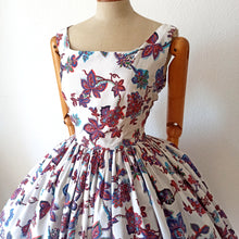 Charger l'image dans la galerie, 1950s - Spectacular Organic Floral Print Cotton Dress - W26 (66cm)