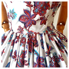 Charger l'image dans la galerie, 1950s - Spectacular Organic Floral Print Cotton Dress - W26 (66cm)