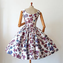 Charger l'image dans la galerie, 1950s - Spectacular Organic Floral Print Cotton Dress - W26 (66cm)