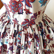 Charger l'image dans la galerie, 1950s - Spectacular Organic Floral Print Cotton Dress - W26 (66cm)