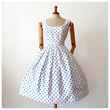 Carica l'immagine nel visualizzatore di Gallery, 1950s - Adorable Iconic Blue Dots Cotton Dress - W28 (72cm)