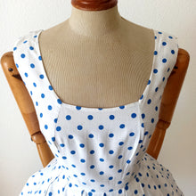 Carica l'immagine nel visualizzatore di Gallery, 1950s - Adorable Iconic Blue Dots Cotton Dress - W28 (72cm)