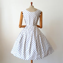 Carica l'immagine nel visualizzatore di Gallery, 1950s - Adorable Iconic Blue Dots Cotton Dress - W28 (72cm)