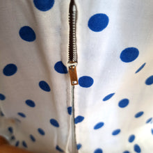Carica l'immagine nel visualizzatore di Gallery, 1950s - Adorable Iconic Blue Dots Cotton Dress - W28 (72cm)