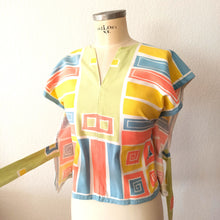 Carica l'immagine nel visualizzatore di Gallery, 1950s - Colorful Wrap Rayon Top - One Size