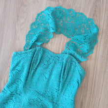 Charger l'image dans la galerie, 1950s - FRIGERIO, Milan - Spectacular Turquoise Lace Dress - W28.5 (72cm)