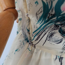 Charger l'image dans la galerie, 1950s - Stunning Yellow Pale Floral Dress - W28.5 (72cm)