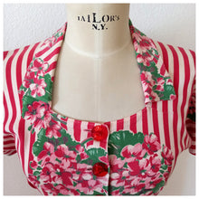 Cargar imagen en el visor de la galería, 1940s - Cute Candy Stripes Floral Cotton Dress - W30 (76cm)