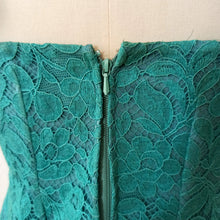 Charger l'image dans la galerie, 1950s - FRIGERIO, Milan - Spectacular Turquoise Lace Dress - W28.5 (72cm)