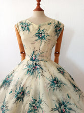 Charger l'image dans la galerie, 1950s - Stunning Yellow Pale Floral Dress - W28.5 (72cm)