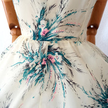 Charger l'image dans la galerie, 1950s - Stunning Yellow Pale Floral Dress - W28.5 (72cm)