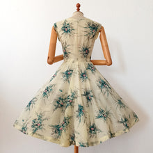 Charger l'image dans la galerie, 1950s - Stunning Yellow Pale Floral Dress - W28.5 (72cm)