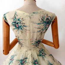 Charger l'image dans la galerie, 1950s - Stunning Yellow Pale Floral Dress - W28.5 (72cm)