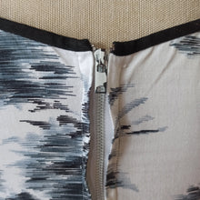 Charger l'image dans la galerie, 1950s - Stunning French Cotton Lace Dress - W24 (60cm)