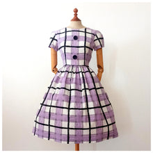 Charger l'image dans la galerie, 1950s - Lovely Purple Black Cotton Dress - W26 (66cm)