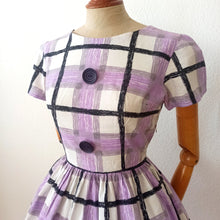 Charger l'image dans la galerie, 1950s - Lovely Purple Black Cotton Dress - W26 (66cm)