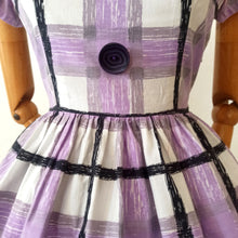 Charger l'image dans la galerie, 1950s - Lovely Purple Black Cotton Dress - W26 (66cm)