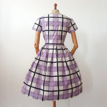 Charger l'image dans la galerie, 1950s - Lovely Purple Black Cotton Dress - W26 (66cm)