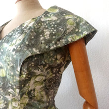 Charger l'image dans la galerie, 1950s - Spectacular Green Floral Dress - W30 (76cm)