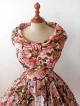 Charger l'image dans la galerie, 1950s - Stunning French Roseprint Dress - W26 (66cm)