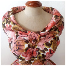 Charger l'image dans la galerie, 1950s - Stunning French Roseprint Dress - W26 (66cm)