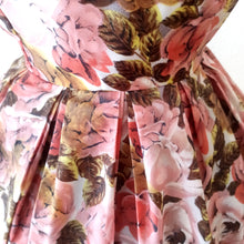 Charger l'image dans la galerie, 1950s - Stunning French Roseprint Dress - W26 (66cm)