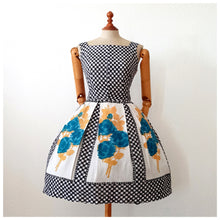 Charger l'image dans la galerie, 1950s - Gorgeous Black & White Floral Dress - W34 (86cm)