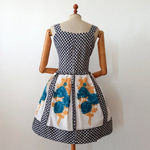 Charger l'image dans la galerie, 1950s - Gorgeous Black & White Floral Dress - W34 (86cm)