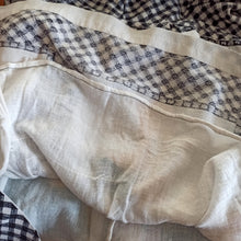 Charger l'image dans la galerie, 1950s - Gorgeous Black & White Floral Dress - W34 (86cm)