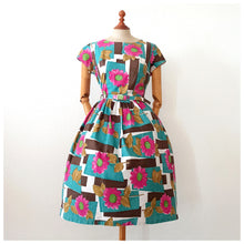 Charger l'image dans la galerie, 1950s - Fabulous German Abstract Floral Dress - W29 (74cm)