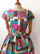 Charger l'image dans la galerie, 1950s - Fabulous German Abstract Floral Dress - W29 (74cm)