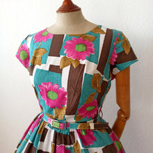 Charger l'image dans la galerie, 1950s - Fabulous German Abstract Floral Dress - W29 (74cm)