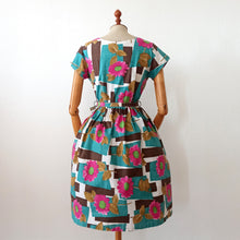 Charger l'image dans la galerie, 1950s - Fabulous German Abstract Floral Dress - W29 (74cm)