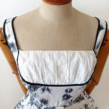 Charger l'image dans la galerie, 1950s - Stunning French Cotton Lace Dress - W24 (60cm)