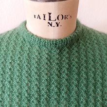 Charger l'image dans la galerie, 1950s - Lovely Apple Green Zipper Back Hand Knitted Top - Size S/M
