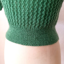 Charger l'image dans la galerie, 1950s - Lovely Apple Green Zipper Back Hand Knitted Top - Size S/M