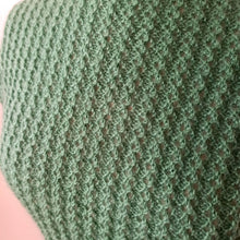 Charger l'image dans la galerie, 1950s - Lovely Apple Green Zipper Back Hand Knitted Top - Size S/M