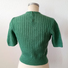 Charger l'image dans la galerie, 1950s - Lovely Apple Green Zipper Back Hand Knitted Top - Size S/M