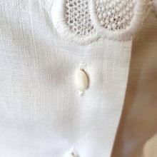 Charger l'image dans la galerie, 1950s - Exquisite White Linen Lace Blouse - W31 (80cm)
