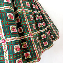 Charger l'image dans la galerie, 1950s - Fabulous Plaid Roseprint Cotton Skirt - W27 (68cm)