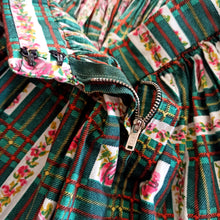 Charger l'image dans la galerie, 1950s - Fabulous Plaid Roseprint Cotton Skirt - W27 (68cm)