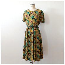 Cargar imagen en el visor de la galería, 1940s - Exquisite Czechoslovak Olive Green Floral Print Dress - W30 (76cm)