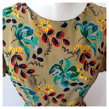 Cargar imagen en el visor de la galería, 1940s - Exquisite Czechoslovak Olive Green Floral Print Dress - W30 (76cm)