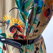 Cargar imagen en el visor de la galería, 1940s - Exquisite Czechoslovak Olive Green Floral Print Dress - W30 (76cm)
