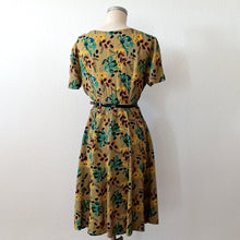 Cargar imagen en el visor de la galería, 1940s - Exquisite Czechoslovak Olive Green Floral Print Dress - W30 (76cm)